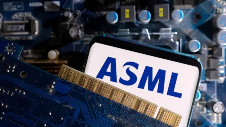 ASML акции прогноз 2025